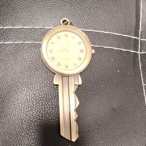 Vintage QUARTZ KEY SHAPED WATCH NRMINT CONDITION
